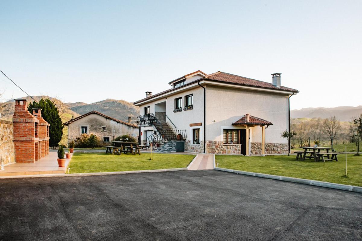 Apartamentos La Cortina Onís Exterior foto